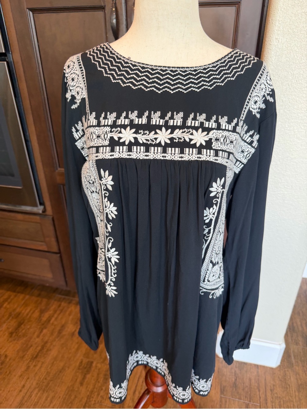 Tasha Polizzi Collection Vintage Embroidered Black Boho Tunic Top M